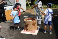 笹岡小学校の児童が「餅つき」体験