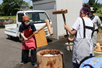 笹岡小学校の児童が「餅つき」体験